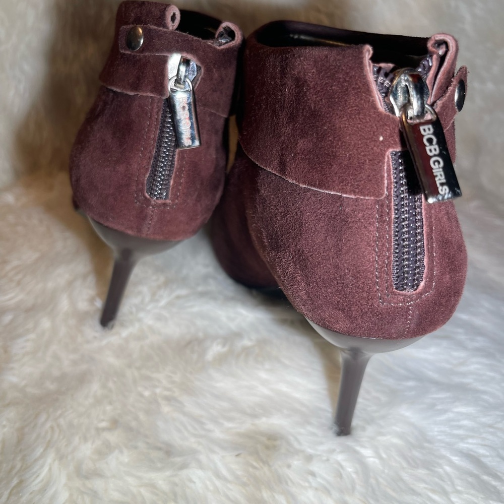 BCBG women’s burgundy pointed toe ankle boots size 8 - Picture 3 of 8